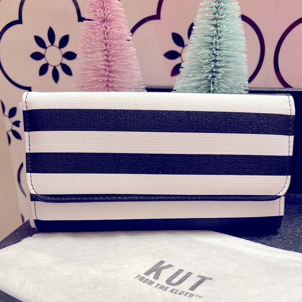 Brand new Kut From The kloth ladies wallet. Tags and dust cover